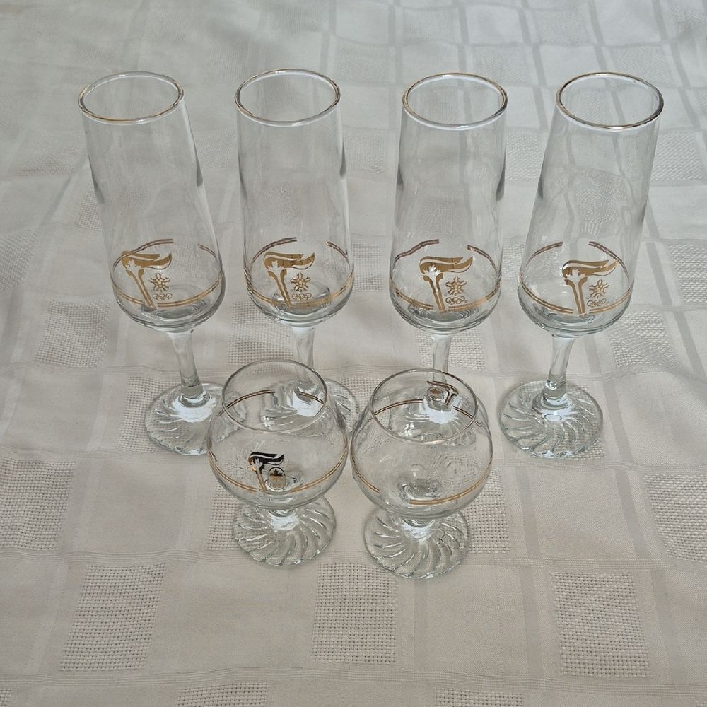 Gold Accent Glassware Set